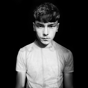 美女扒开内裤让我捅出白浆免费看久久AV
